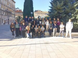 IMG-02ba61743afae39d57358a64a3e3c3f1-V